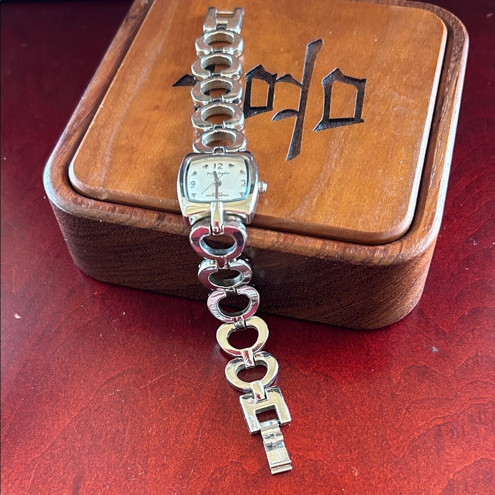 Vintage Silver tone bracelet watch Water resistant working battery